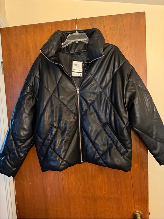 Abercrombie & Fitch Jackets & Blazers - Abercrombie & Fitch Black Quilted Leather-Look Puffer Jacket